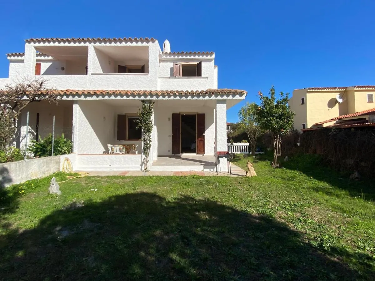 Appartamento Residenziale Trilocale 6 Posti Letto Via Loiri San Teodoro  Holiday home